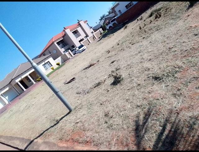 LAND FOR SALE IN THE ORCHARDS